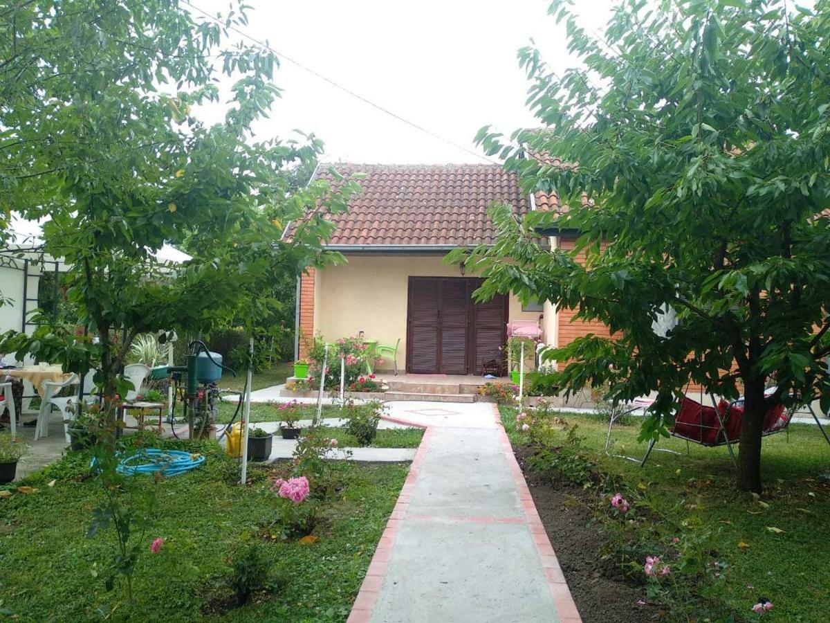 Apartment Ljupka Pančevo Exterior foto